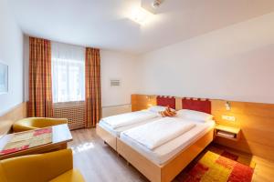 Postel nebo postele na pokoji v ubytování Hotel Figl ***S