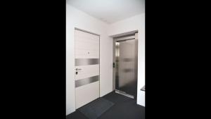 梅利德Stunning Lake View Apartment by Feel Ticino Feel Home的相册照片