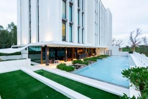 Bazén v ubytování GOOD Nakhonsawan Hotel nebo v jeho okolí