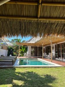 Πισίνα στο ή κοντά στο Jolie Villa provincial à Bali