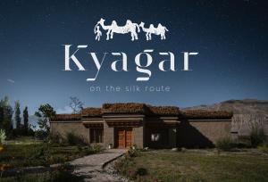 CharāsaThe Kyagar, Sumur Nubra Valley的天空航线上写着“kxar”的标志