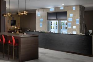 Lounge nebo bar v ubytování Courtyard by Marriott Austin Pflugerville