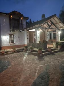 a house with potted plants in front of it at Villa mar in Villa de Leyva