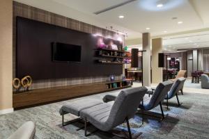 TV a/nebo společenská místnost v ubytování Courtyard by Marriott Elmira Horseheads