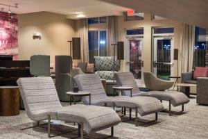 Posezení v ubytování Courtyard by Marriott Elmira Horseheads