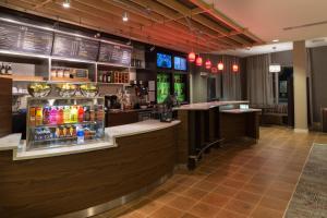Lounge nebo bar v ubytování Courtyard by Marriott Elmira Horseheads