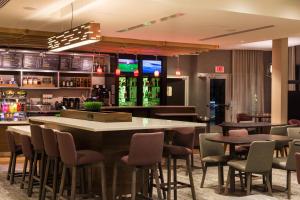 Lounge nebo bar v ubytování Courtyard by Marriott Elmira Horseheads