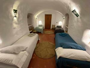 Cuevas Andalucia客房内的一张或多张床位