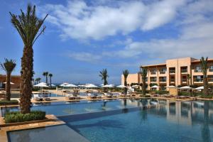 Hilton Taghazout Bay Beach Resort & Spa内部或周边的泳池