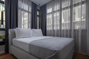 Postel nebo postele na pokoji v ubytování Hebrard Industrial Suites