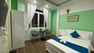 Postel nebo postele na pokoji v ubytování HUY HOANG II Hotel - Da Lat