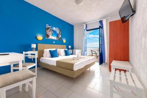Postel nebo postele na pokoji v ubytování Bluu Bahari Hotel