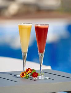 two glasses of drinks sitting on top of a table at Hotel Korali in Troulos