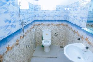 a bathroom with a toilet and a sink at Mirissa Turtle Point Guest in Mirissa