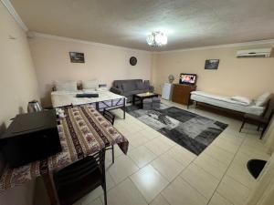 Μια τηλεόραση ή/και κέντρο ψυχαγωγίας στο ALEM Hotel