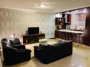 Μια τηλεόραση ή/και κέντρο ψυχαγωγίας στο Ikhaya Lakho - 1