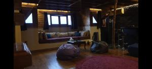 Posezení v ubytování The Tree House