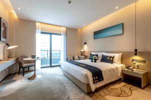 A bed or beds in a room at The Mulian Hotel, Chengdu Frontier Medical Center
