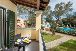 Bazén v ubytování SENTIDO Apollo Palace nebo v jeho okolí