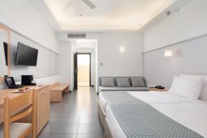 TV a/nebo společenská místnost v ubytování SENTIDO Apollo Palace