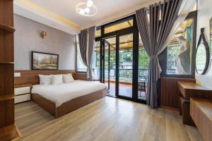Postel nebo postele na pokoji v ubytování Phương Trinh Hotel