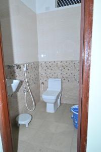 Ένα μπάνιο στο Khushi's Cottage +8 φωτογραφίες