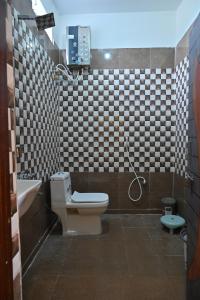 Ένα μπάνιο στο Khushi's Cottage