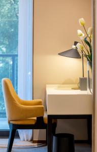 A seating area at The Mulian Hotel, Chengdu Frontier Medical Center