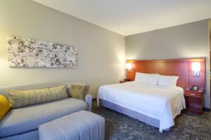 Postel nebo postele na pokoji v ubytování Courtyard by Marriott McAllen