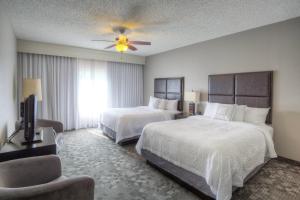 Postel nebo postele na pokoji v ubytování Courtyard by Marriott McAllen + 12 fotografií