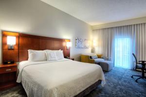 Postel nebo postele na pokoji v ubytování Courtyard by Marriott McAllen