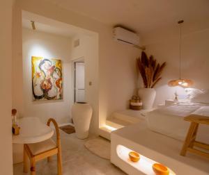 Un dormitorio con una cama, una mesa y una silla. en Lagom Premium Apartment, en Katmandú