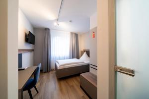 Postel nebo postele na pokoji v ubytování Hotel zur Post