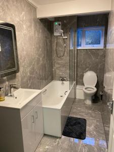 a bathroom with a shower and a sink and a toilet at 2-Bed Sleeps 4 Comfy For Contractors With Free Parking in Crawley near Gatwick Manor Royal Refurbished in Crawley