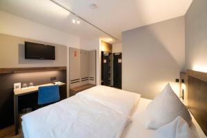 Postel nebo postele na pokoji v ubytování Hotel zur Post + 15 fotografií
