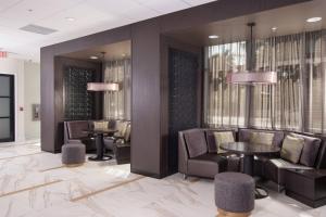 Posezení v ubytování Courtyard Miami Coral Gables