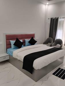 Fotografie z fotogalerie ubytování Hotel Aastha Inn v destinaci Bahādrābād