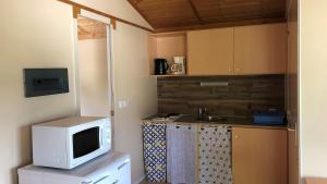 Kuchyňa alebo kuchynka v ubytovaní Résidence Les Chalets de Millau + 35 fotografií