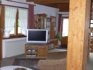 TV a/nebo společenská místnost v ubytování Gästehaus Klingele