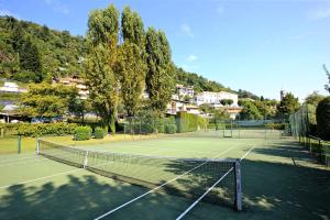 Tenis a/nebo squash v ubytování Residenz Villa Ada Troubetzkoy nebo okolí