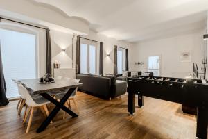 a living room with a pool table and a couch at 125qm Loft nahe Stadt und Hafen in Hamburg