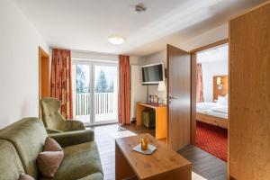TV a/nebo společenská místnost v ubytování Hotel Erlebach 4-Sterne-Superior