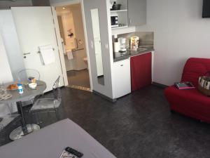 Kuchyň nebo kuchyňský kout v ubytování Smartappart Lorient