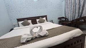 Postel nebo postele na pokoji v ubytování Hotel Shri Keshav Haveli