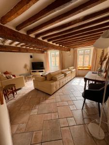 a living room with a couch and a table at L'élégante - maison de ville avec bains à remous - parking inclus in Saint Paul de Vence