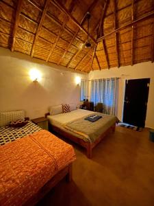 Ένα ή περισσότερα κρεβάτια σε δωμάτιο στο Khushi's Cottage