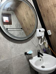 a bathroom with a mirror and a sink at Wood Vibe in Merisi