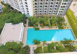 Bazén v ubytování Airly Cybersquare Ensuite with Pool View #CS7 nebo v jeho okolí
