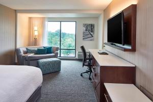 TV a/nebo společenská místnost v ubytování Courtyard by Marriott Minneapolis West
