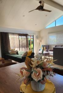 Gallery image of Waipu Tropical Escape - A Central Oasis! in Waipu